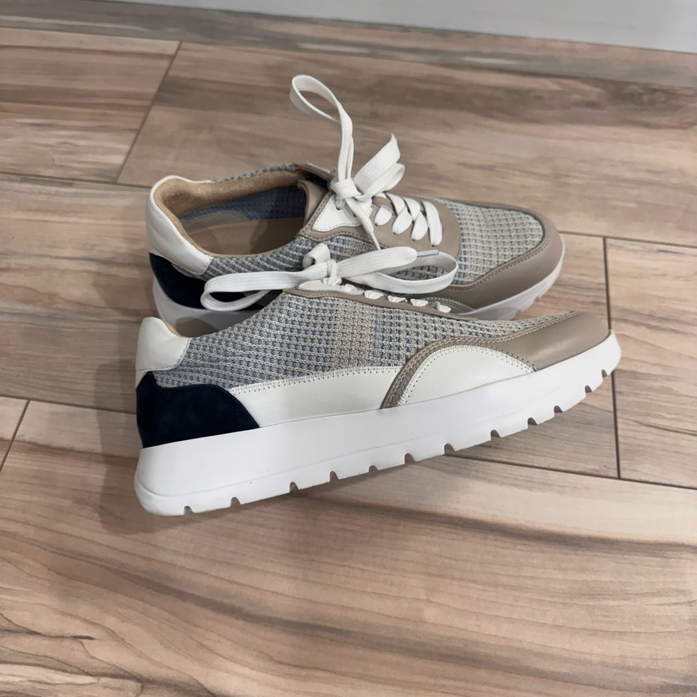 Women’s Vaneli Quip Sneakers | Size 8